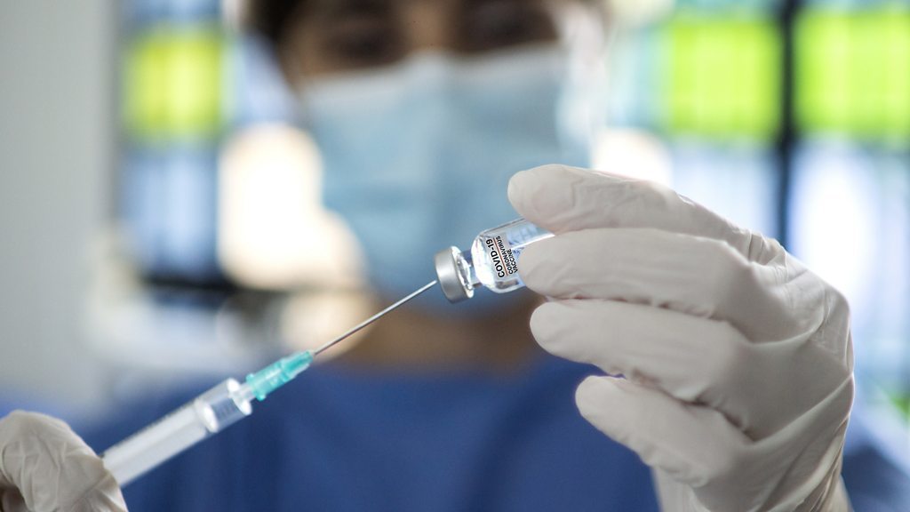 «Крыммедстрах»: Обновлены противопоказания к вакцинации против COVID-19