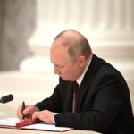 Президент России Владимир Путин подписал указы о признании Донецкой и Луганской народных республик (ДНР и ЛНР)